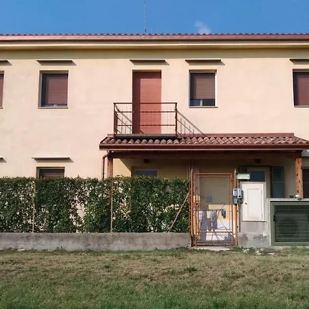 Intero Con Giardino E Colazione Dario דירה פארמה