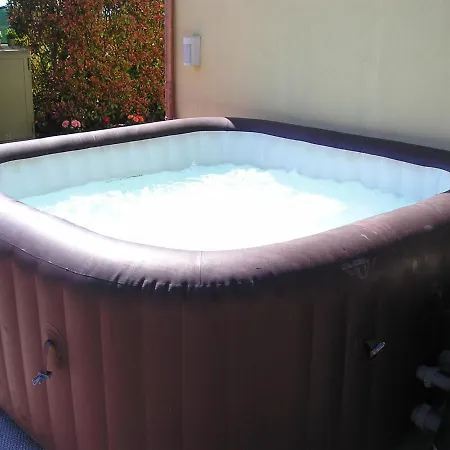 Intero Con Giardino E Colazione Dario Parme