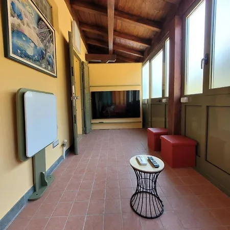 Intero Con Giardino E Colazione Dario Parma
