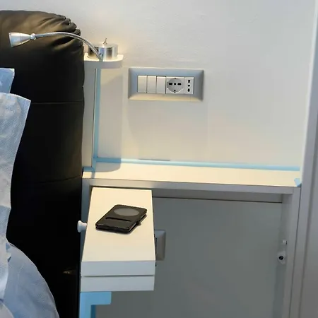 Intero Con Giardino E Colazione Dario Parme